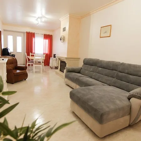 3-bedroom Townhouse: Peaceful & Spacious Apartman Olhão