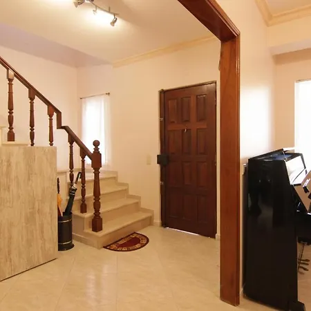 3-bedroom Townhouse: Peaceful & Spacious *