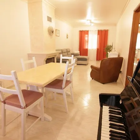 3-bedroom Townhouse: Peaceful & Spacious * Olhão